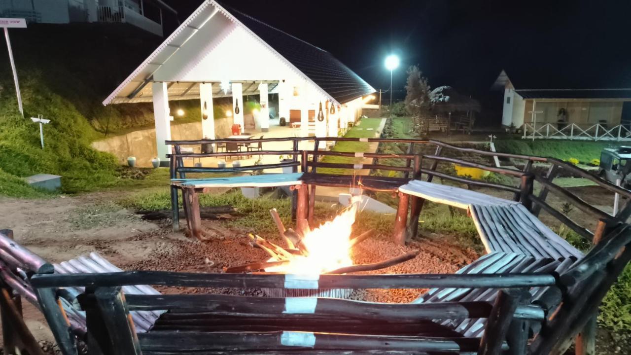Happy Holidays Resort Kanthalloor Екстер'єр фото